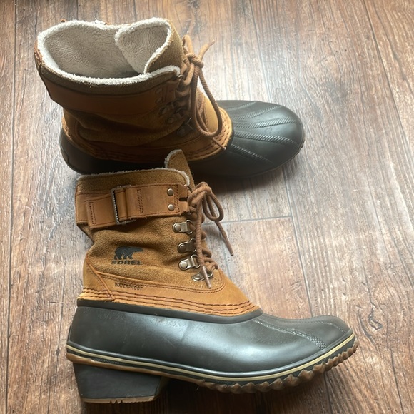 Sorel Winter Fancy Lace II Winter Boot
. Used in very good condition. Size 8.5 - Picture 10 of 11